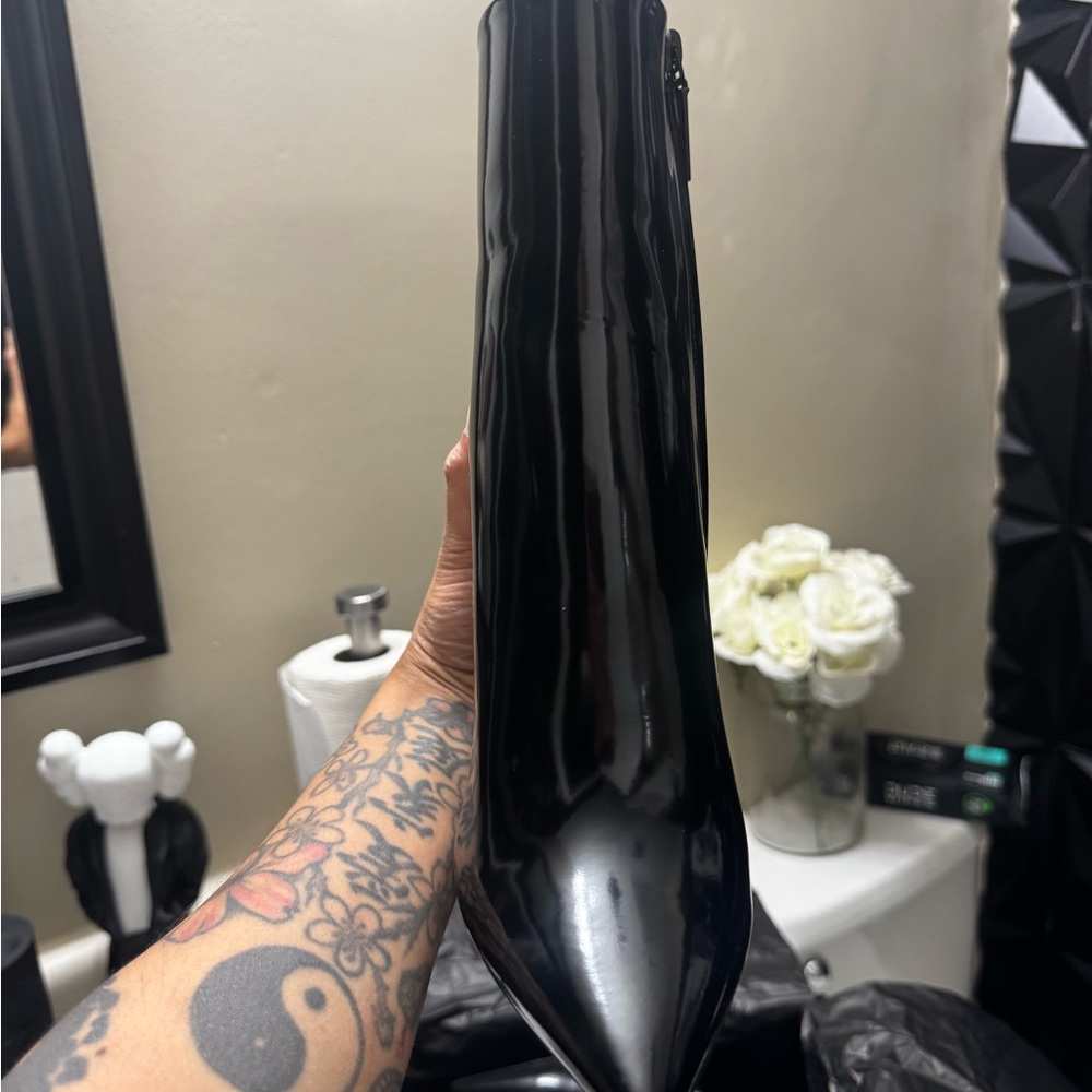 Yves Saint Laurent Black Patent Pointed Ankle Boots with Logo Heel - Picture 4 of 7